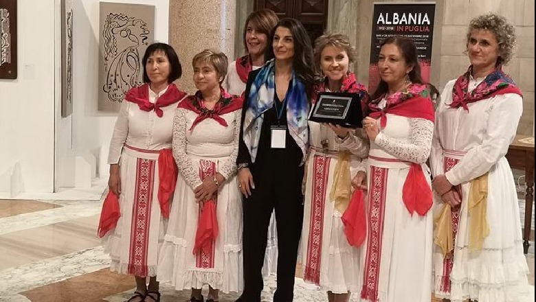 Çelet ekspozita 'Shqiptarët në Puglia', kuratorja: Arti është gjuha kryesore, që bashkon dy shtete