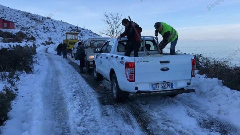 Pas disa javëve bllokim nga dëbora, hapet rruga në Dukagjin (FOTO)