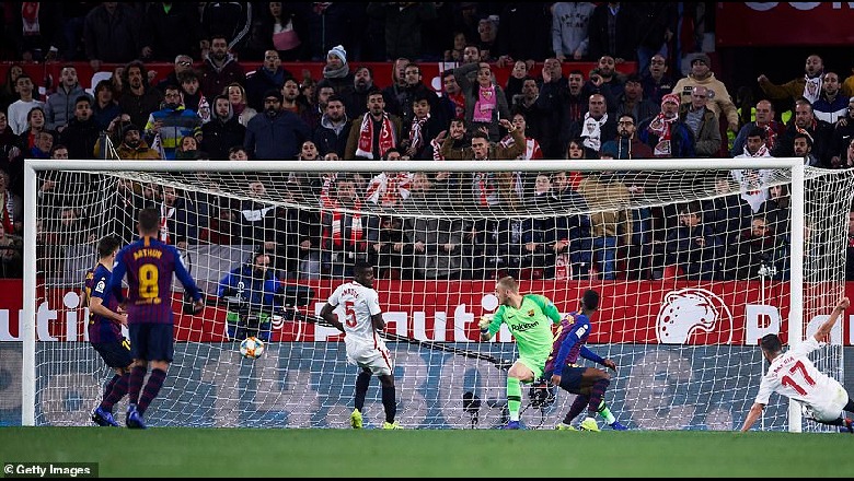 Sevilla mund Barcelonën në Kupë, City në finale të Carabao Cup