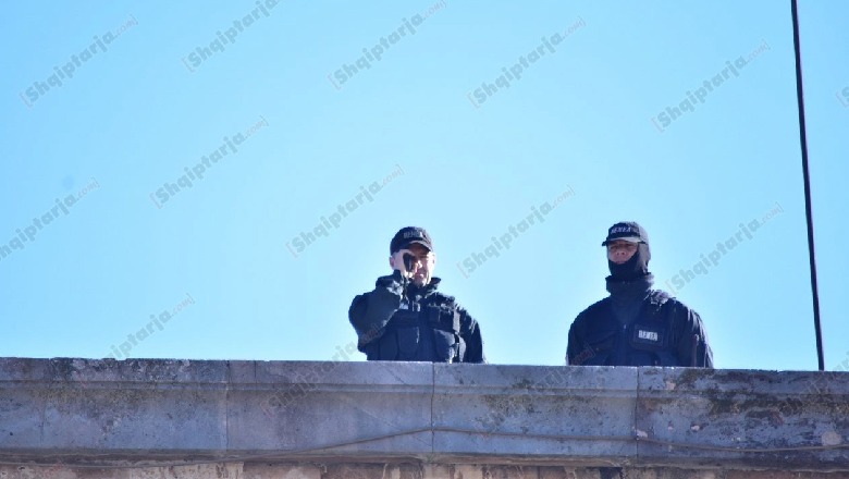 Masat e policisë për protestën: Kundragaz, autoblinda, telekamera...më pak efektive vajza (FOTO)