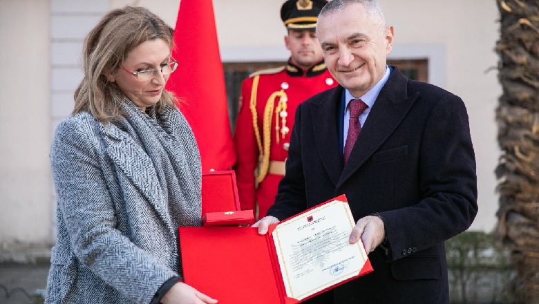 Moti i keq/ Pemët i presin rrugën Metës, shkon me vonesë në Shkodër