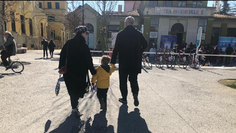 E diela e Zahos, familja Rama në Teatrin e Kukullave 