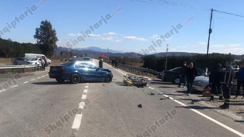 Aksident në Peqin, ishte duke kaluar rrugën, çifti përplaset nga makina (FOTO)