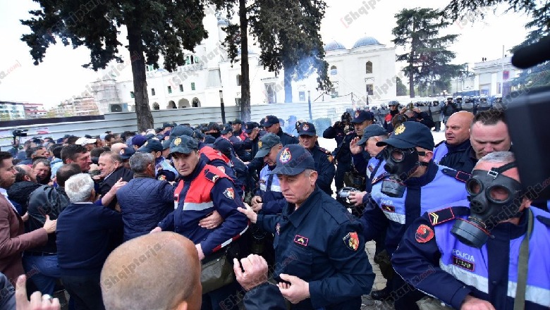 Protesta e opozitës/ Procedohet për herë të tretë Gazmend Bardhi, 7 të arrestuar (Detajet)