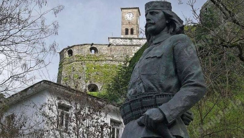 Odhise Paskali, si u ngrit monumenti i Çerçiz Topullit në vitin 1934 (FOTO)