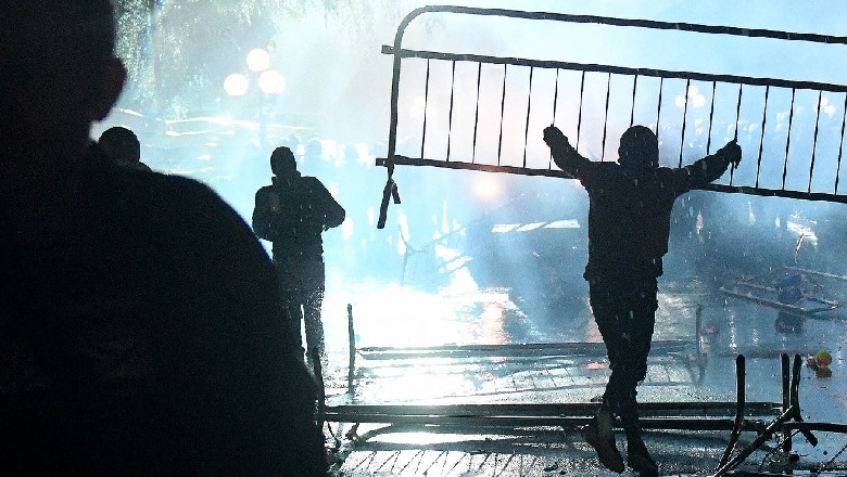 Protesta e opozitës nëpërmjet fotove