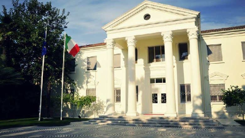 Ambasada italiane thirrje organizatorëve të protestës: Siguroni pjesëmarrësit dhe qytetarët