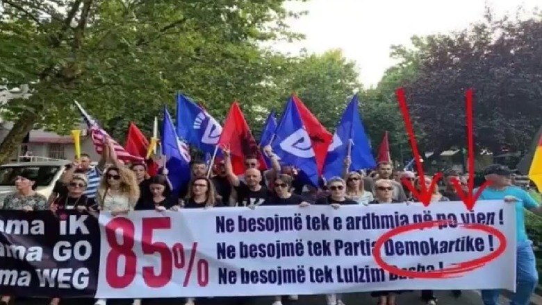 Pikante nga tubimi opozitar/ Gabimi në poster që “u mori fytyrën” protestuesve