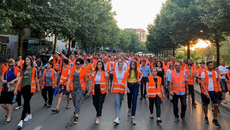 Banorët e Astirit si PD-ja: Deri në datë 18 tetor s'do ketë protesta, në 19 flasim ndryshe