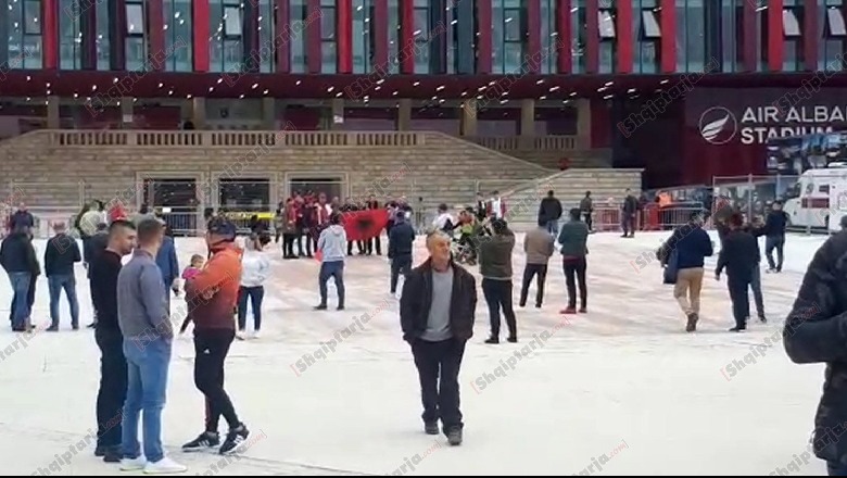 Shqipëri-Francë/ Tifozët kuqezi mbërrijnë në stadium...6 orë para 