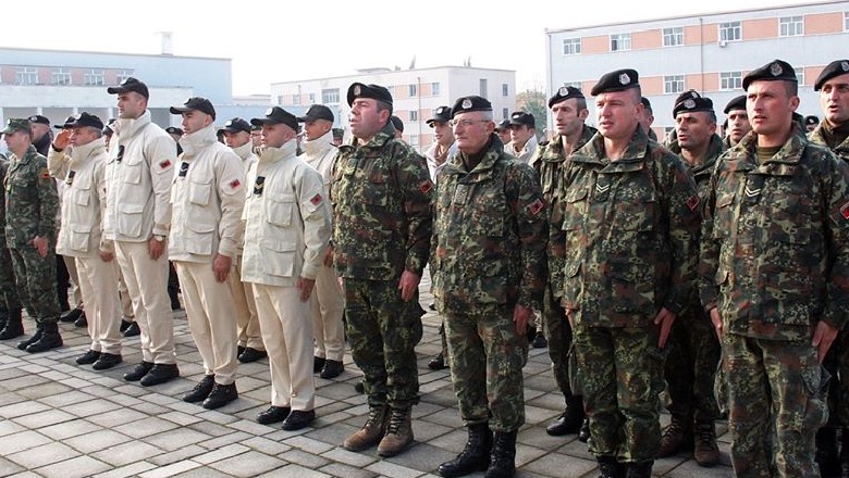 Nderohen nënoficerët më të mirë të vitit, Xhaçka: Vlerësojmë përkushtimin sidomos gjatë emergjencave civile (FOTO)