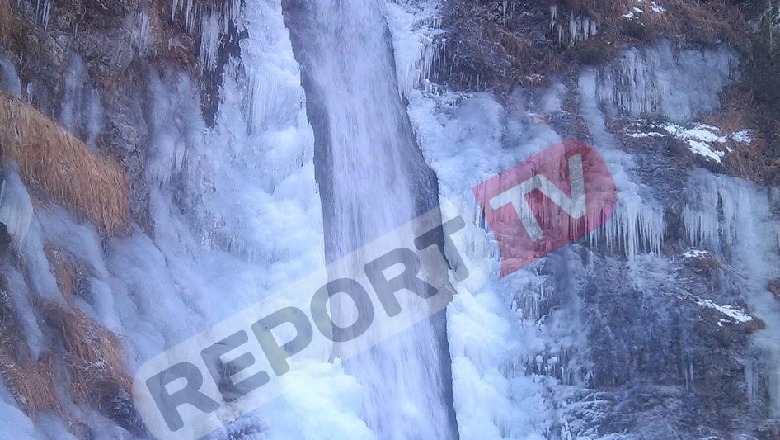 Spektakli unik i natyrës, ngrin ujëvara në Theth (FOTO)