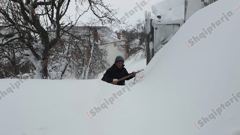 Temperaturat minus dhe dëborë, trageti i nisur nga Durrësi mbi 30 orë në det në Bari! Shumë zona mbeten pa energji e mësim (Situata në vend)