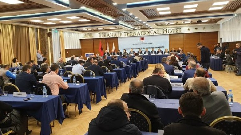 Zhvillohet nën tension Asambleja e Jashtëzakonshme e KOKSH-it, Bello jep dorëheqjen