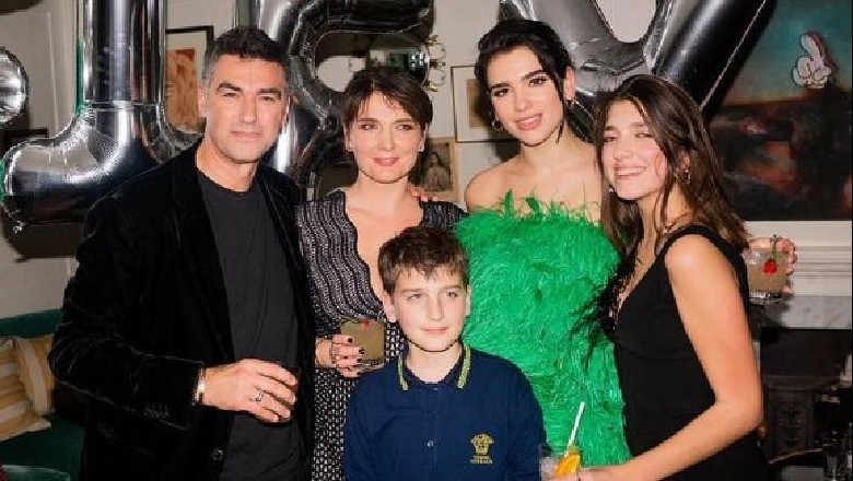 Dua Lipa uron prindërit për përvjetorin e martesës, publikon foton e tyre kur ishin të rinj (FOTO)