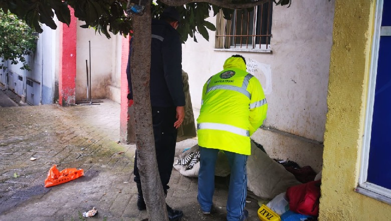 Foto-Lajm/ Largohen dy endacakë, dezinfektohet zona pranë stadiumit Selman Stermasi