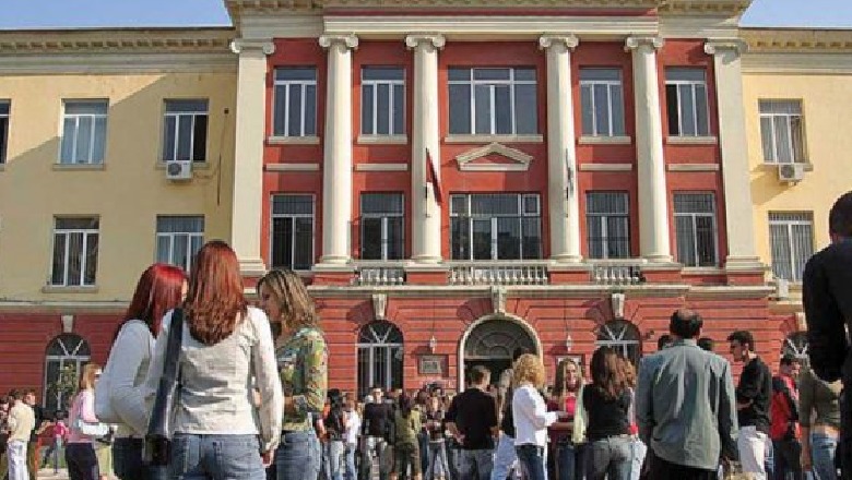 Pandemia/ Studentët kërkojnë anulimin e tarifës, Filologjiku vendos vetëm shtyrjen për në shtator