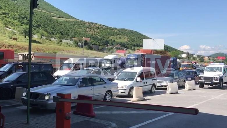 Fluks qytetarësh në Morinë, kosovarët s'frikësohen nga COVID-i dynden drejt bregdetit shqiptar