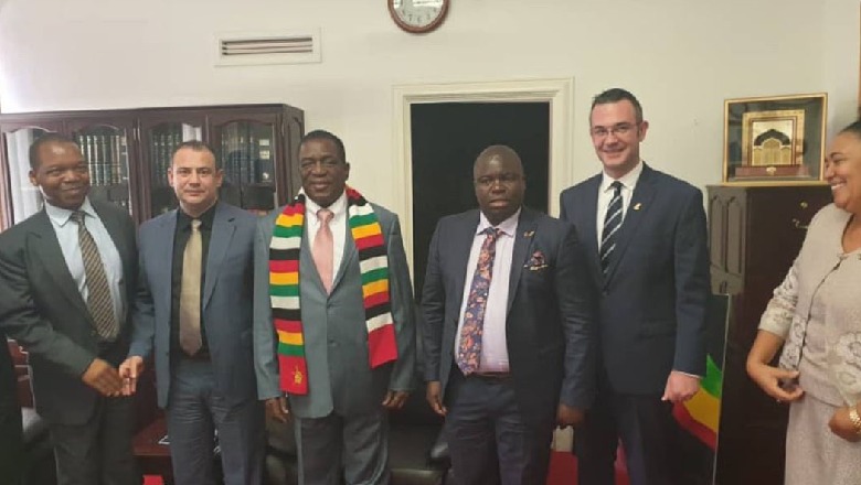 Ish-deputeti i PD, Gerti Bogdani foto me një të arrestuar në Zimbabve për tendera korruptive