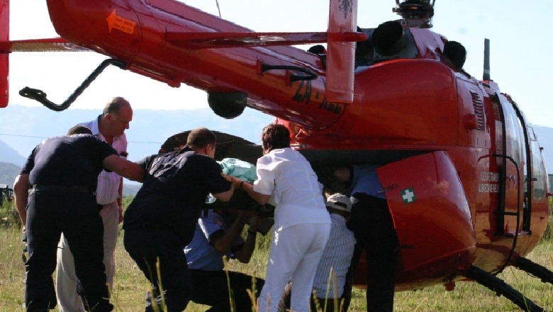 Aksident rrugor në Gjirokastër/ Furgoni përplas makinën, 3 të plagosur! 2 sillen me helikopter te Trauma 