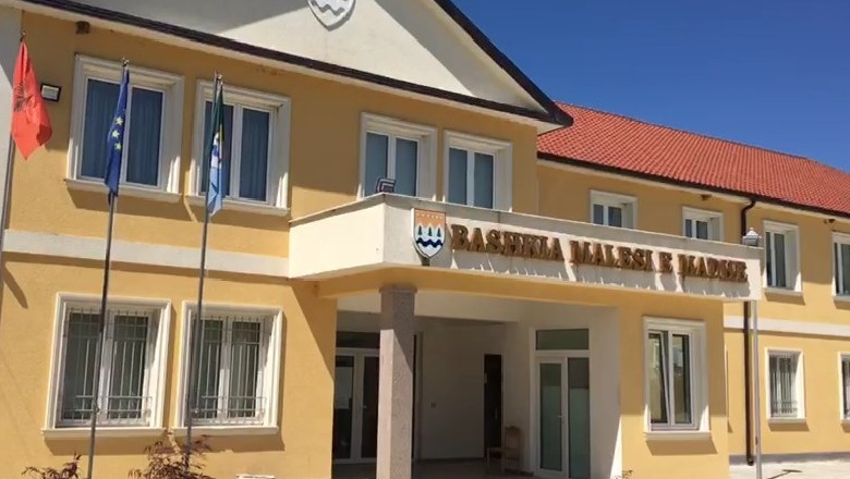 Tre punonjës me COVID, mbyllet bashkia e Malësisë së Madhe, dezinfektohet godina (VIDEO)