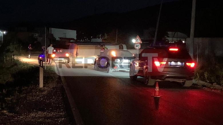 Aksident në aksin Gjirokastër-Kakavijë! Furgoni i bardhë humb kontrollin dhe përmbyset (FOTO)