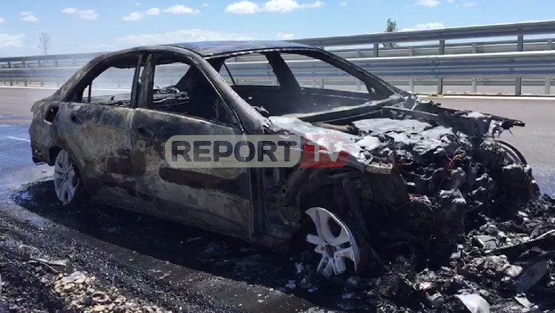 Digjet plotësisht 'Benz-i' në autostradën e Fierit, dyshohet për shkëndijë elektrike (VIDEO)