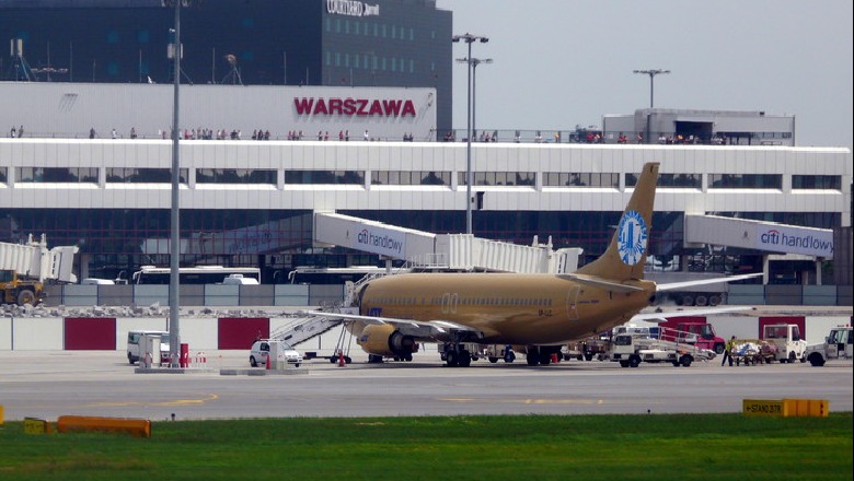 Bllokimi i shqiptarëve në aeroport, reagon MEPJ: Polonia ka ndryshuar regjimin e hyrjes për shqiptarët, me charter i kthyem mbrapsht