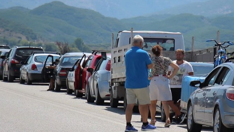 Ministria e Mbrojtjes dhe MEPJ konfirmojnë: Kufijtë me Greqinë të hapura deri në orën 22:00, nga nesër të gjithë me formularin e testit