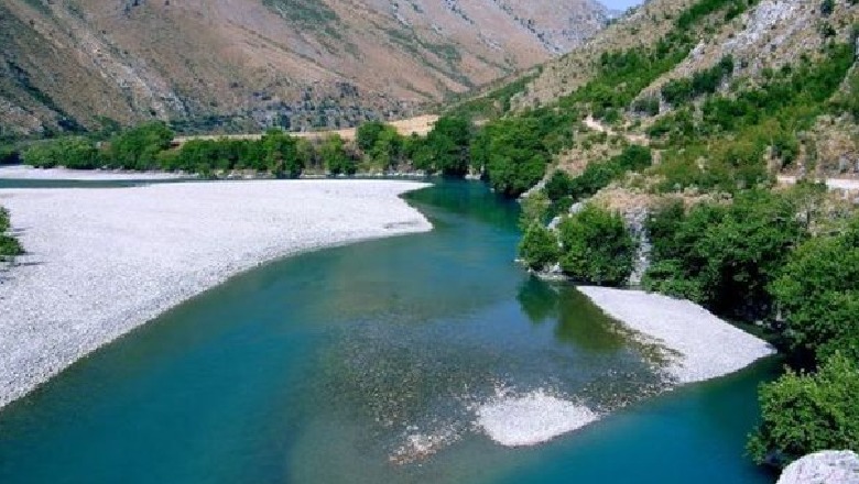 Tragjike/ U fut për t'u larë në lumin Shkumbin, gjendet i mbytur një 9 vjeçar