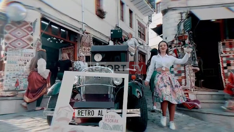 Makinat Retro zhvendosen në Gjirokastër, 35 autovetura të viteve 1940-1980 ngjallën nostalgji (VIDEO)