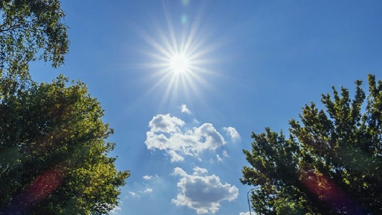 Ulen temperaturat, kthjellime dhe vranësira të pakta në gjithë vendin, ja parashikimi i motit për sot