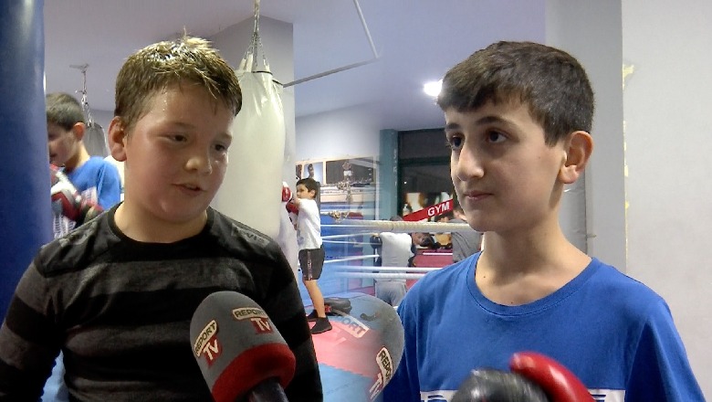 'Duam të bëhemi të fortë si Muhamed Ali', fëmijët e orintuar drejt boksit! Trajneri: Ky sport po masivizohet (VIDEO)