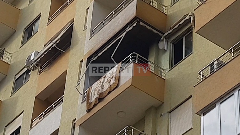 Merr flakë pema e Vitit të Ri te një familje në Durrës, flakët shkaktojnë dëme materiale (VIDEO)