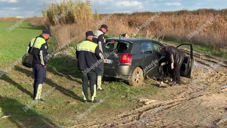 Makina del nga rruga në Fier përfundon në kanal me ujë, humb jetën çifti i bashkëshortëve! Banori: I binin xhamit me grushte, nuk dolën dot dhe u mbytën (VIDEO)