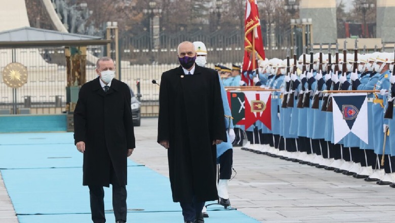 'Greqia është armiku i tyre i përbashkët'/ Mediat greke për vizitën e Ramës në Turqi: Autoritet greke po merren me hedhjen e kryqit në ujë