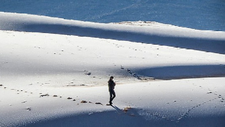 Fotolajm/ E rrallë, zbardhet nga dëbora shkretëtira e Saharasë! Temperaturat zbresin deri në -2 gradë celsius