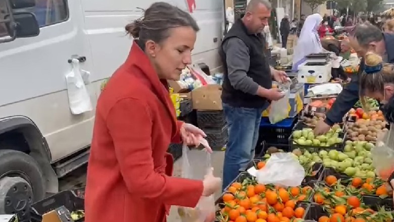 Miranda Rira nuk përmbahet ndaj Hajdarit: Ti moj tregtarja më e re e Prrenjasit, u shkollove me lekët e vjedhura të mamit, qelbesh nga koka te këmbët