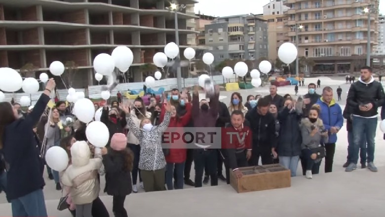 VIDEO emocionuese/ U hodh nga kati i 3-të te 'Shefqet Ndroqi', 30 pëllumba dhe tollumbace drejt qiellit, simbol përqafimi për Xhinon