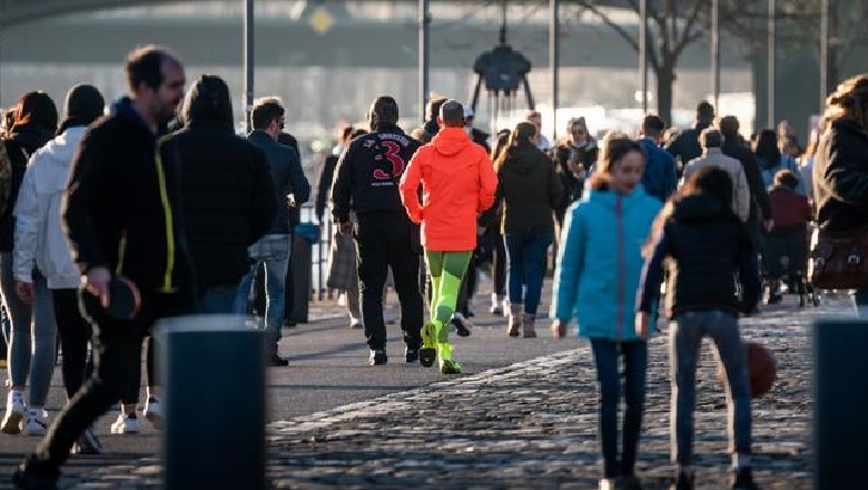 Sa i madh është rreziku i infektimit me COVID-19 në natyrë?