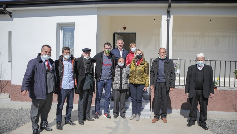 Veliaj në familjen kuksiane në Farkë që iu ndërtua shtëpia nga e para: Aleanca jonë me njerëzit e ndershëm, me punë i mundim të gjithë