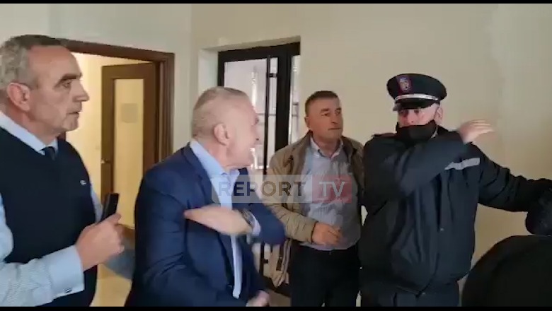 Pse Ilir Meta zhveshi kostumin e presidentit e veshi tutat e mundësit, për t’u zënë me grushta me policët?