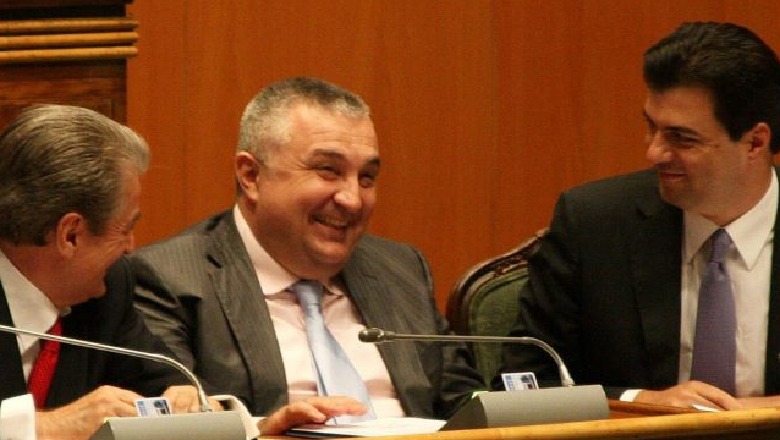 Pse Lulzim Bashës i rri ngushtë kostumi dhe hallet e Metës dhe Berishës?!