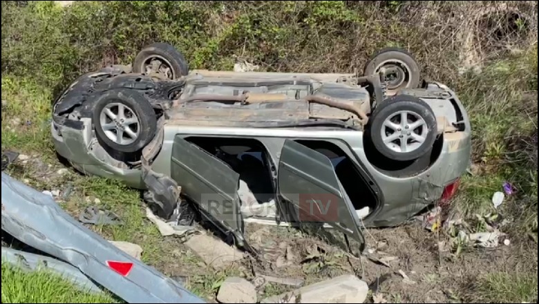 Makina me targa greke përfundon në kanal në aksin Elbasan-Librazhd, shpëtojnë mrekullisht burrë e grua