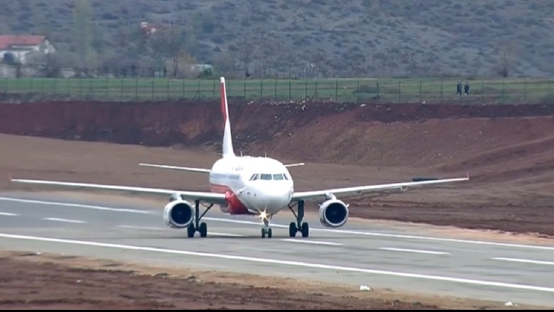 Avioni ‘Lasgushi’ ulet në Aeroportin e ri të Kukësit, vajza e Poradecit: Më gufon zemra që çan qiejt e Evropës me emrin e babait tim mbi shpinë dhe sjell vaksina