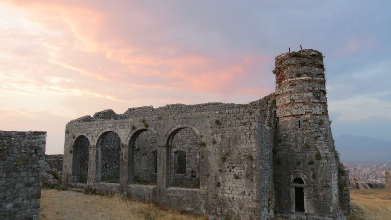 VIDEO/ Kalaja e Rozafës, mirëseardhja e parë drejt mikpritjes shkodrane