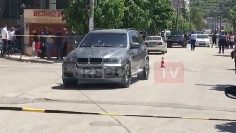 U qëllua me breshëri kallashnikovi në makinën e tij, ndërron jetë në spital i plagosuri