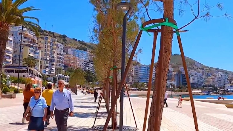 Qytetarët shijojnë kohën e bukur dhe detin e kaltër, Rama publikon videon nga shëtitorja ‘Naim Frashëri’: Saranda e bukur