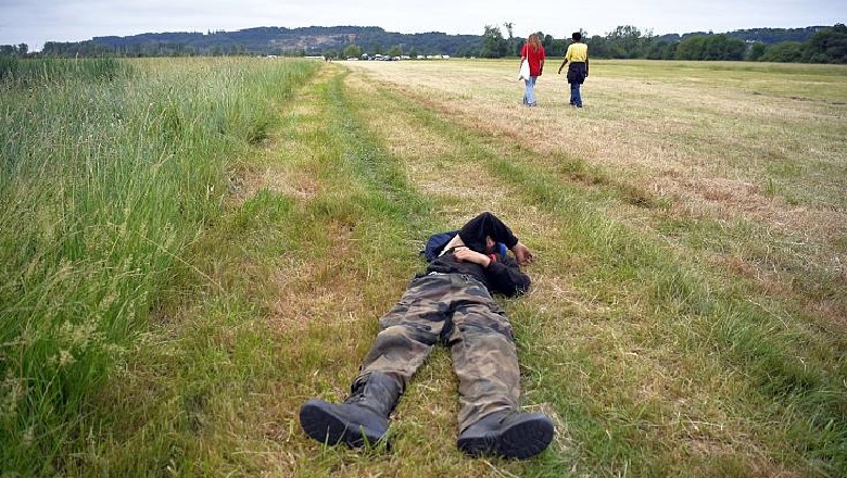 Plagosen disa francezë pas bastisjes së një feste të fshehtë nga policia franceze