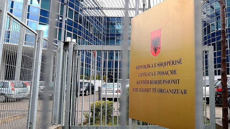 Abuzuan me tenderin e uniformave të policisë, rolet dhe akuzat për 9 të arrestuarit nga operacioni i SPAK